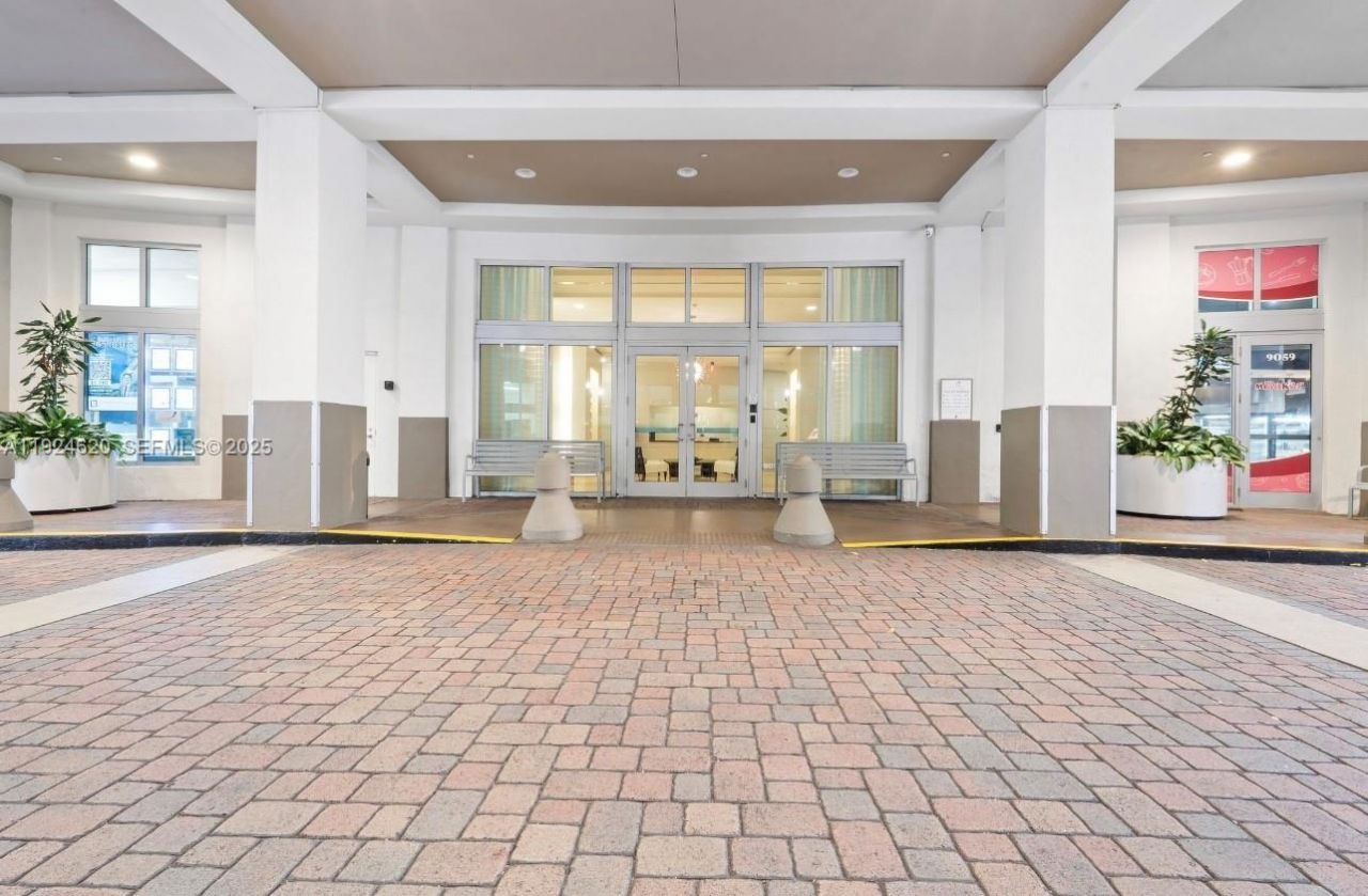 9055 SW 73 Ct, Unit 809, Miami, FL 33156 Photo