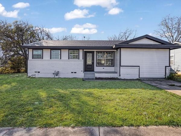 110 E Cunningham Street, Bonham, TX 75418