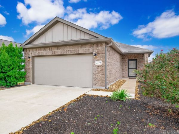 2173 Hiddenbrooke Pass, Seguin, TX 78155