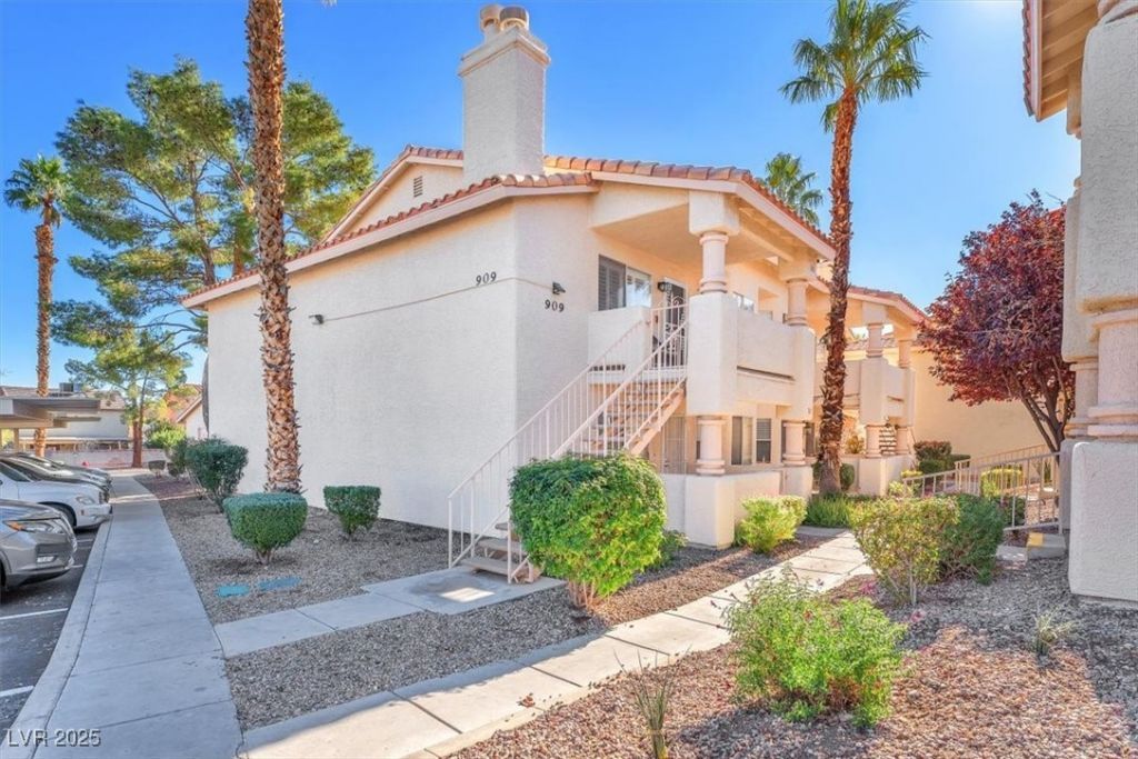 909 Red Boulder Drive, Las Vegas, NV 89128