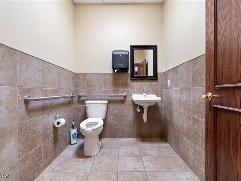 82 N Miller Road, Fairlawn, OH 44333 Photo 12