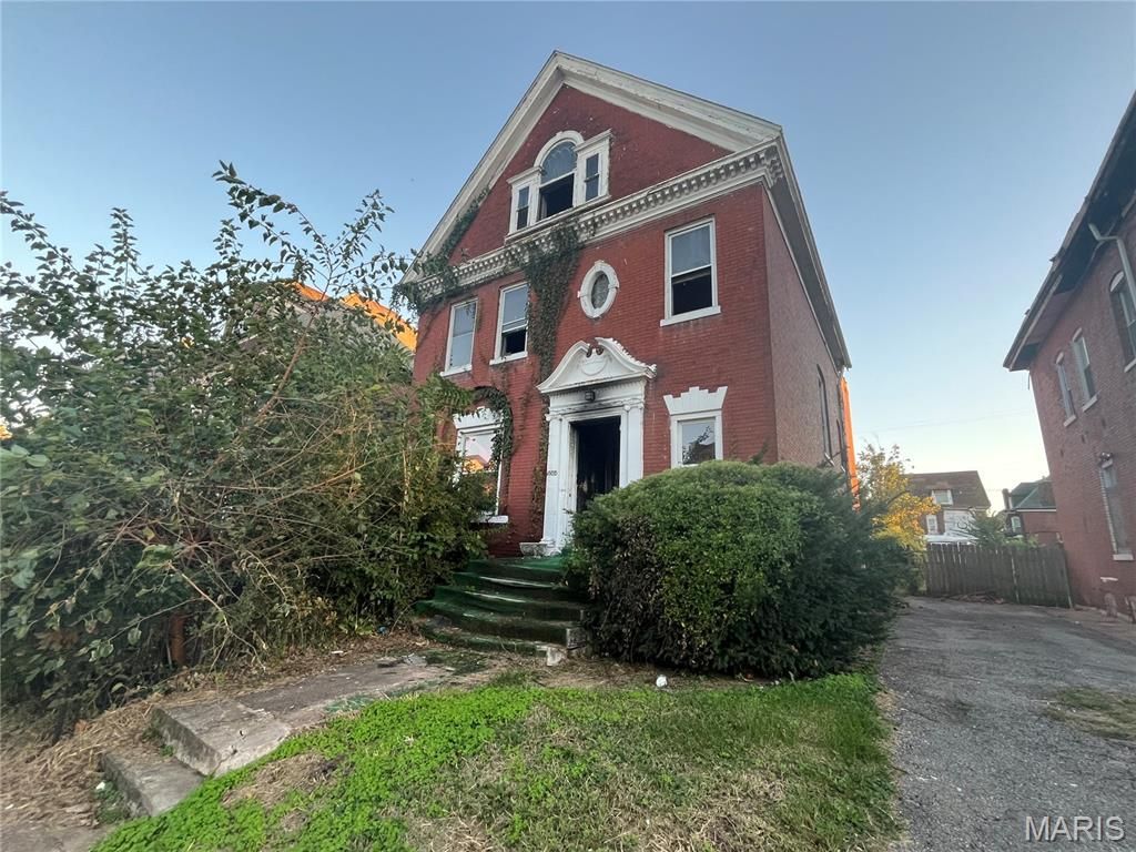 5044 Raymond Avenue, Saint Louis, MO 63113 Main Photo