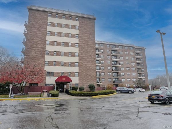 100 Diplomat Drive, Unit 8M, Mount Kisco, NY 10549