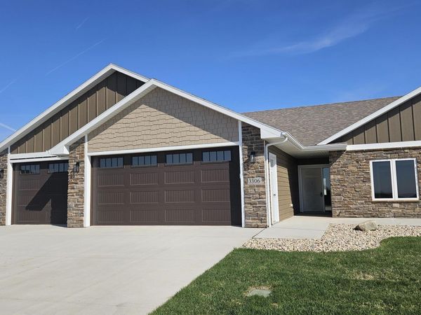 3306 E Prairie Wind St, Sioux Falls, SD 57108