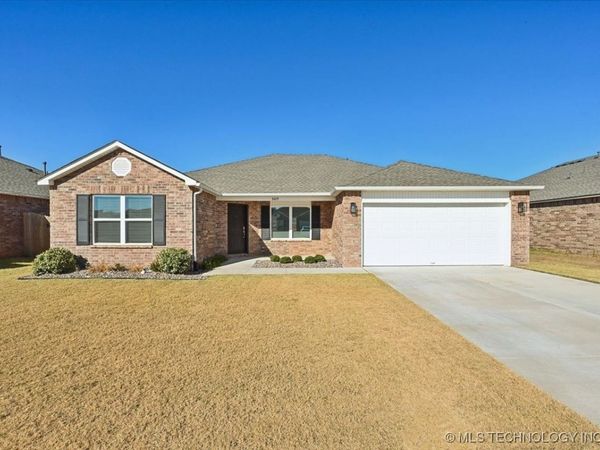 8419 E 162nd Place S, Bixby, OK 74008