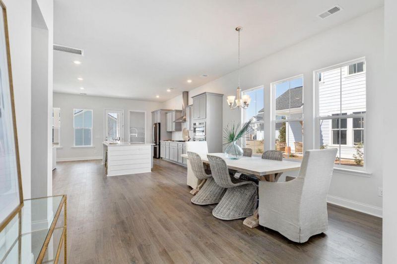 197 Threaded Fern Street Photo 4