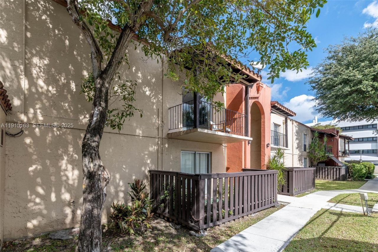 10748 N Kendall Dr, Unit N22, Miami, FL 33176 Photo