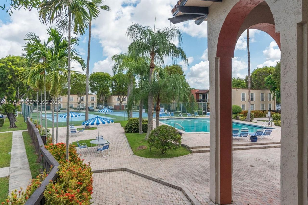 10748 N Kendall Dr, Unit N22, Miami, FL 33176 Photo
