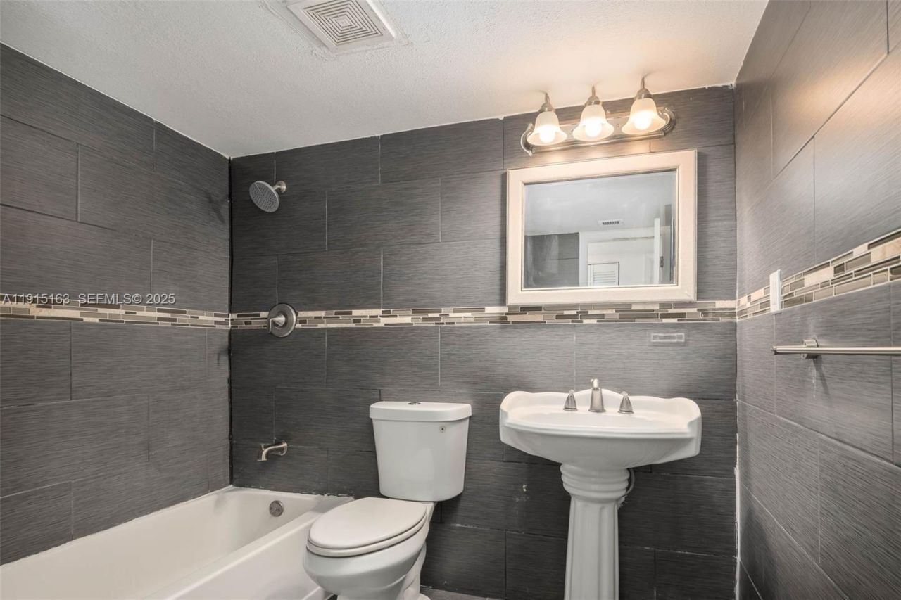 10748 N Kendall Dr, Unit N22, Miami, FL 33176 Photo