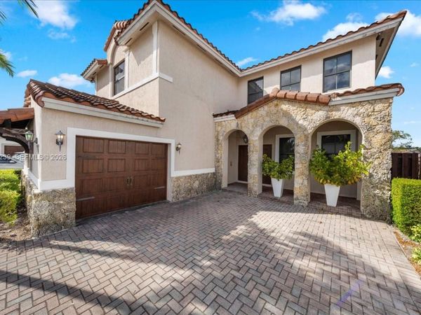 984 NW 104th Ave, Miami, FL 33172