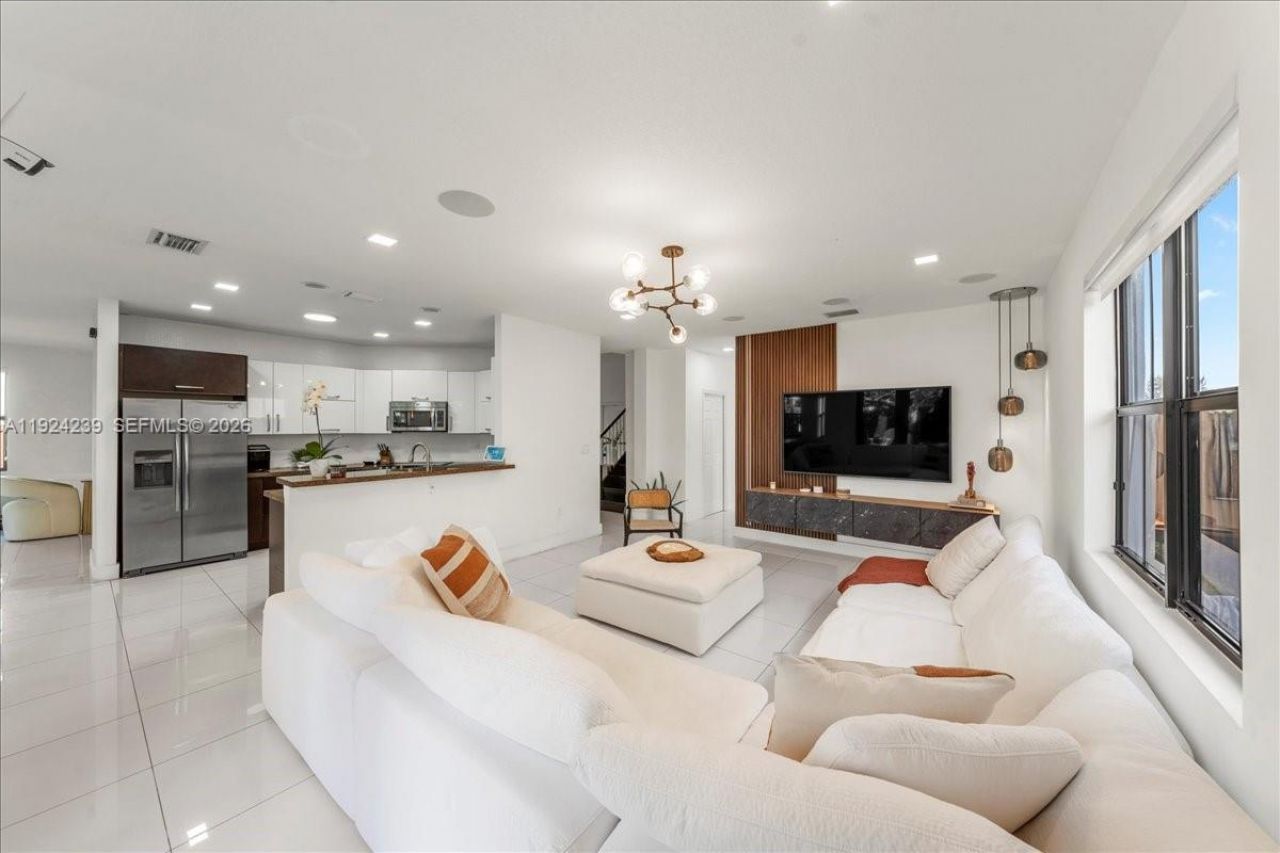 984 NW 104th Ave, Miami, FL 33172 Photo