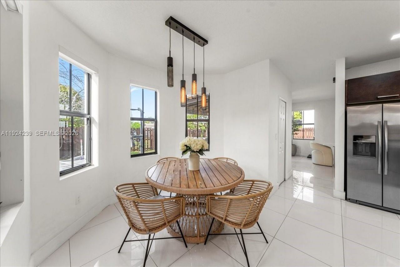 984 NW 104th Ave, Miami, FL 33172 Photo