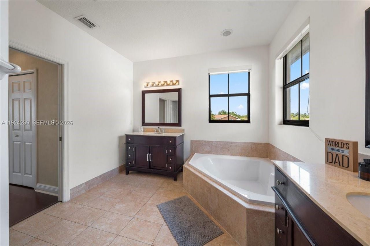 984 NW 104th Ave, Miami, FL 33172 Photo