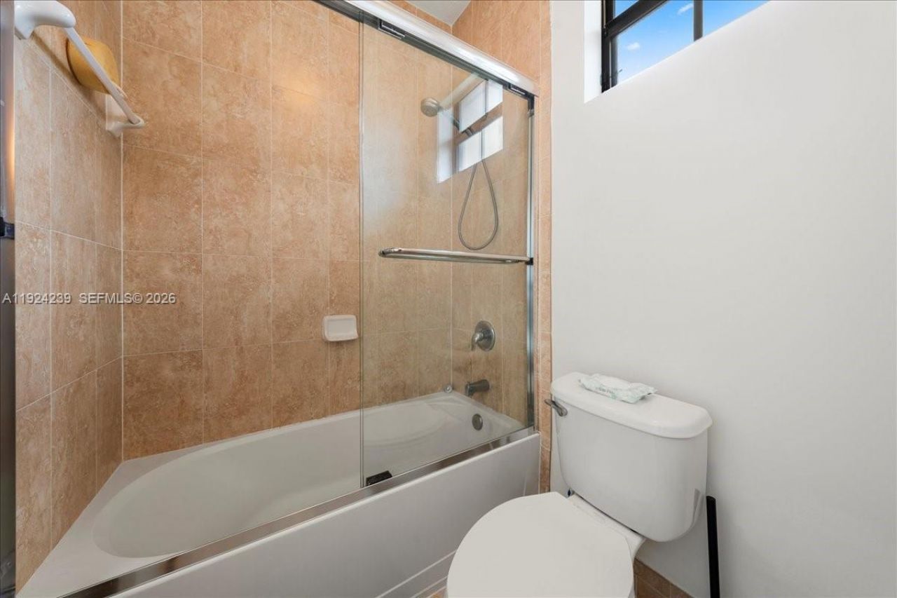 984 NW 104th Ave, Miami, FL 33172 Photo