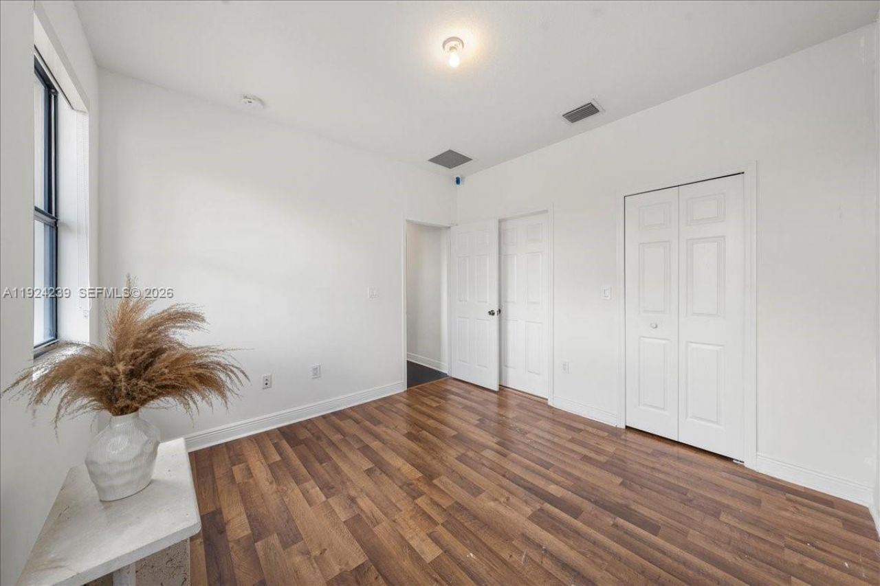 984 NW 104th Ave, Miami, FL 33172 Photo