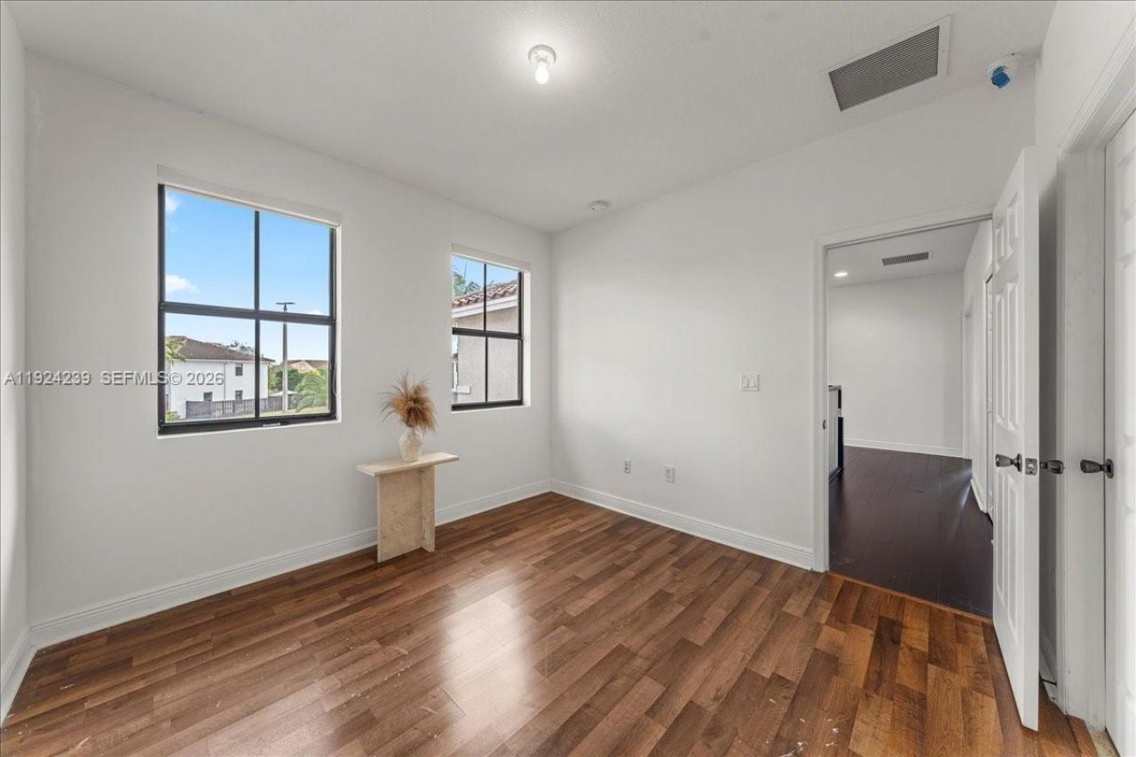 984 NW 104th Ave, Miami, FL 33172 Photo