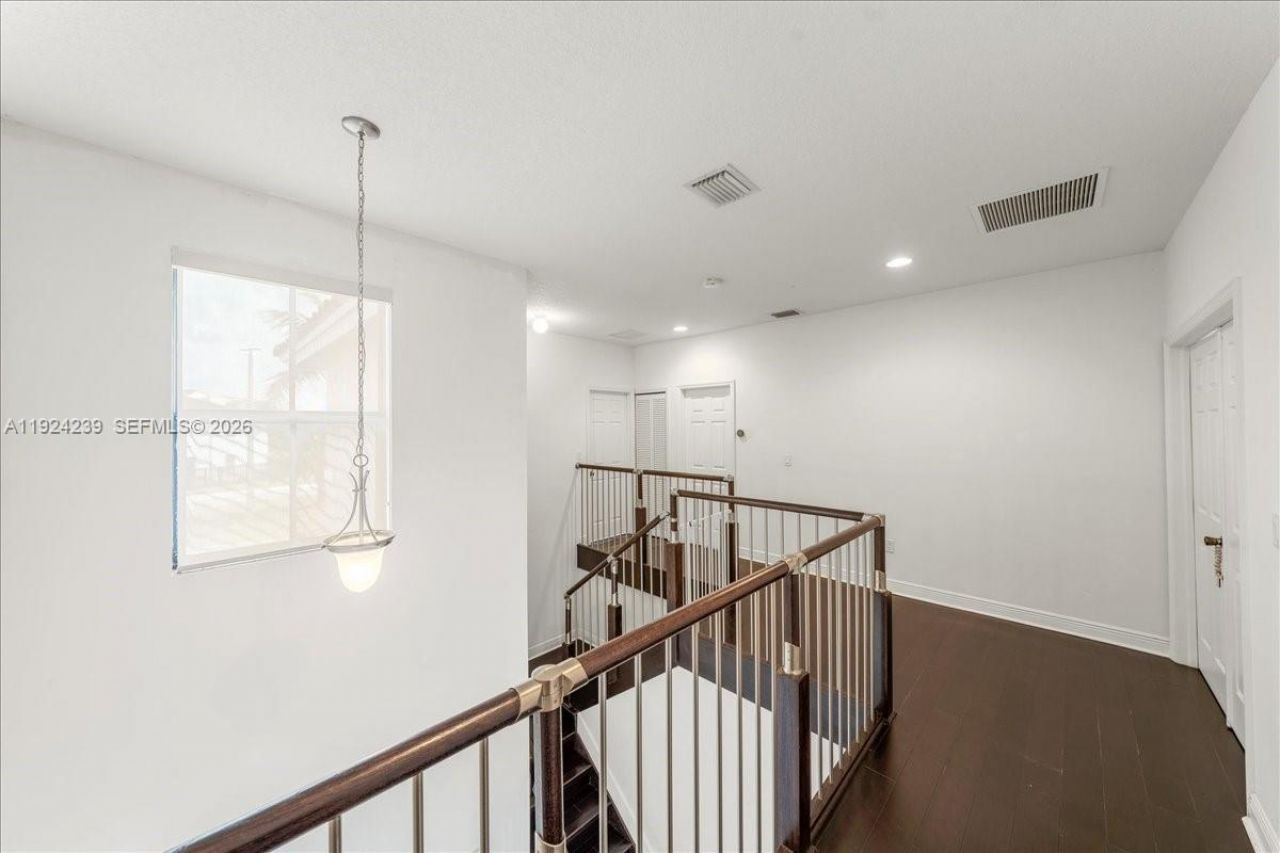 984 NW 104th Ave, Miami, FL 33172 Photo