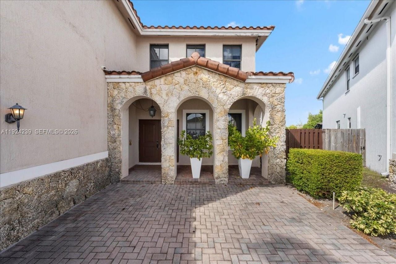 984 NW 104th Ave, Miami, FL 33172 Photo