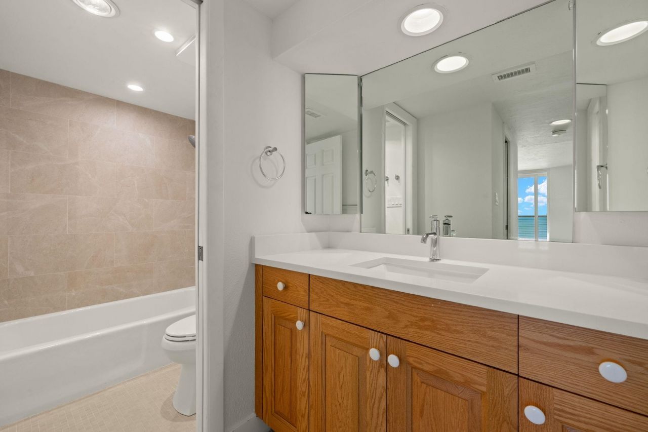 2915 W Gulf Dr, Unit A-201, Sanibel, FL 33957 Photo