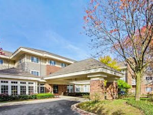 605 Barrington Avenue, Unit 140, East Dundee, IL 60118