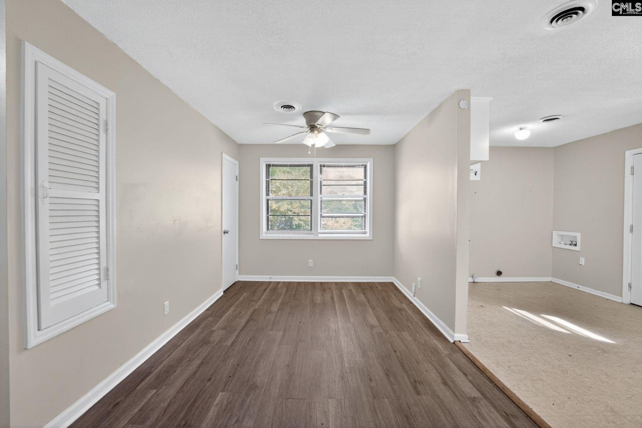 309 Galbra Street Photo 11