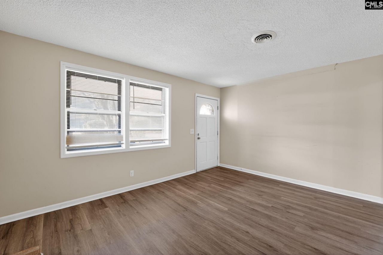 309 Galbra Street Photo 23