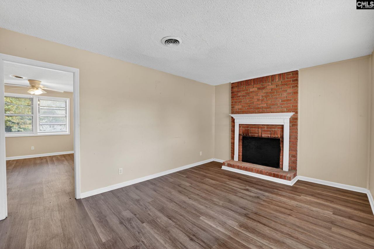 309 Galbra Street Photo 8