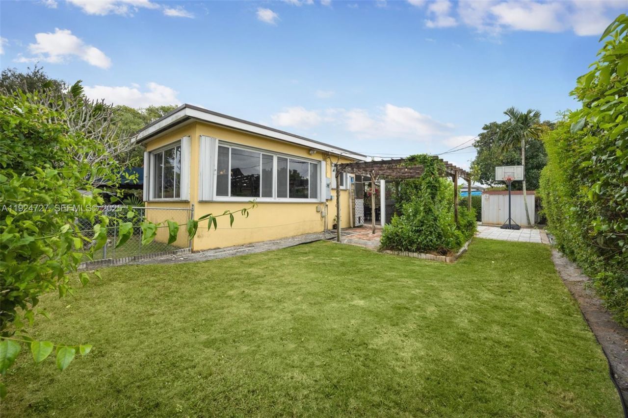 1420 SW 82nd Ave, Miami, FL 33144 Photo