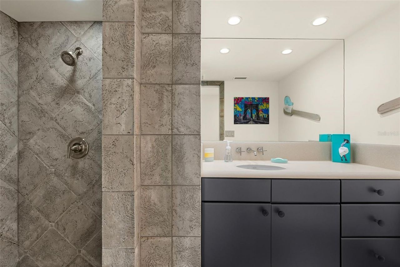 1750 Benjamin Franklin Drive, Unit 8D, Sarasota, FL 34236 Photo