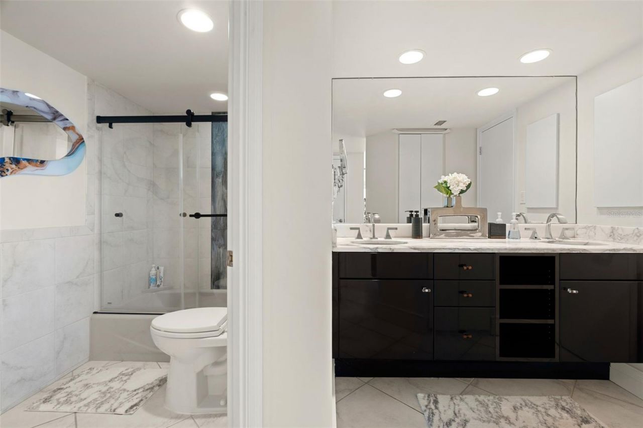 1750 Benjamin Franklin Drive, Unit 8D, Sarasota, FL 34236 Photo