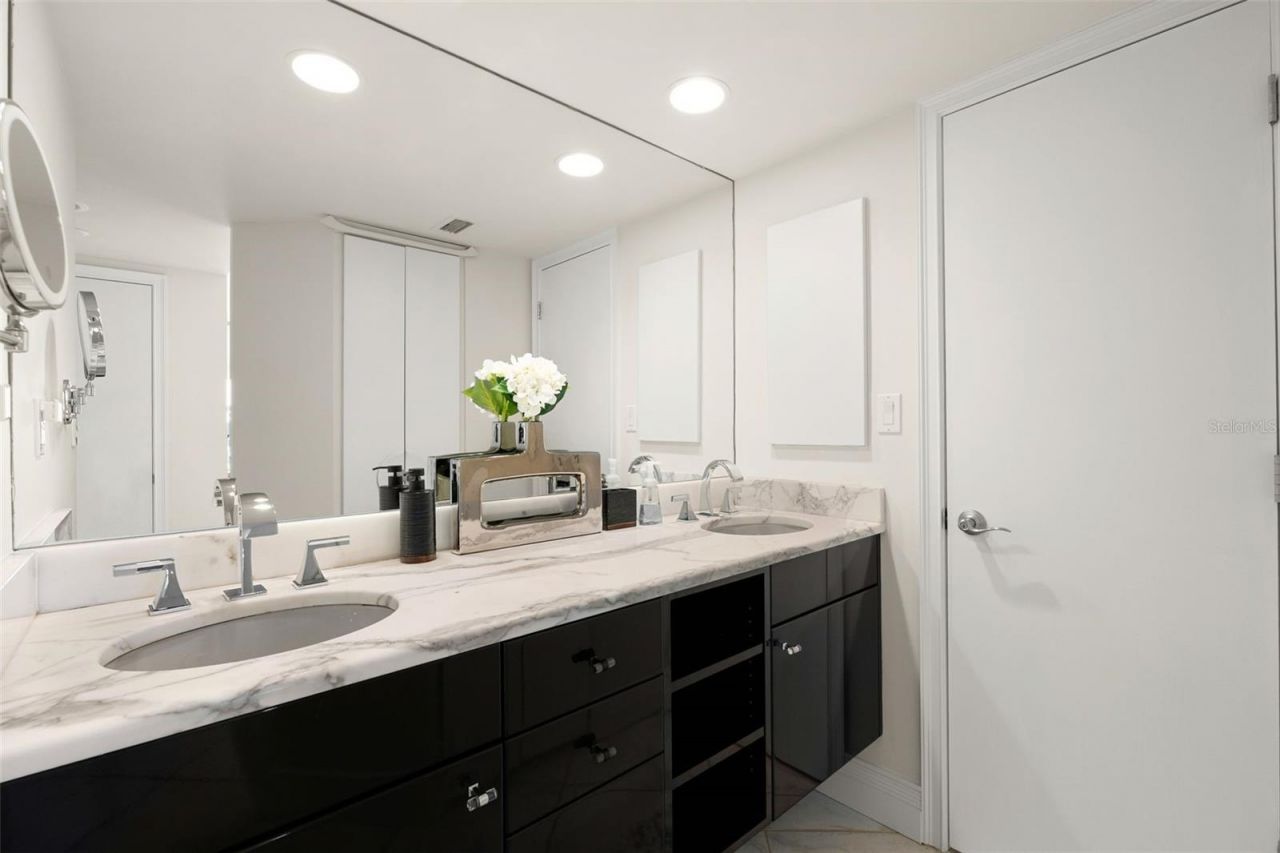 1750 Benjamin Franklin Drive, Unit 8D, Sarasota, FL 34236 Photo