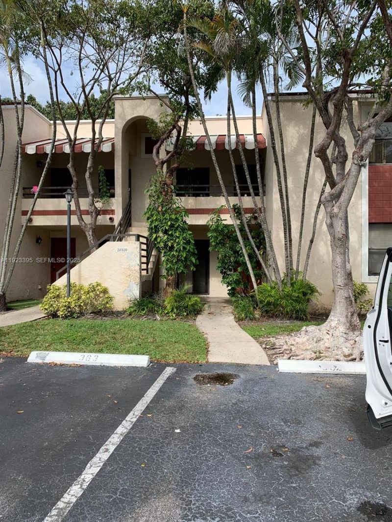 20320 NE 3rd Ct, Unit 7, Miami, FL 33179 Photo