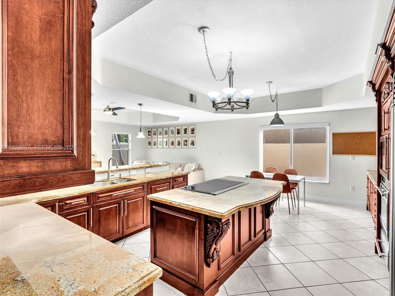 8123 NW 161st Ter, Miami Lakes, FL 33016 Photo