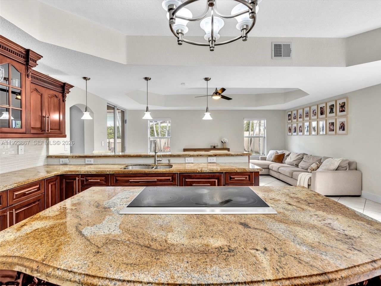 8123 NW 161st Ter, Miami Lakes, FL 33016 Photo