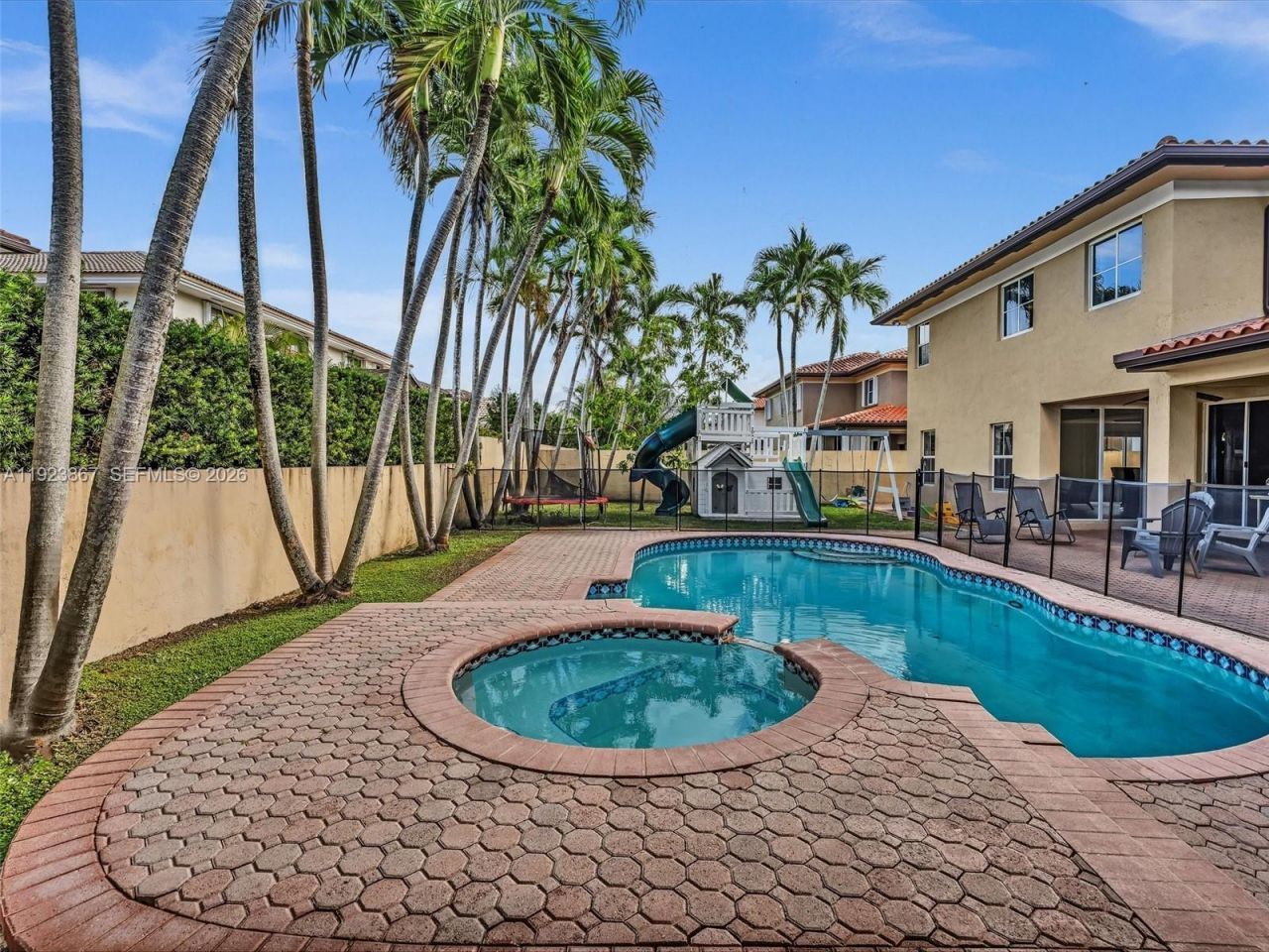 8123 NW 161st Ter, Miami Lakes, FL 33016 Photo