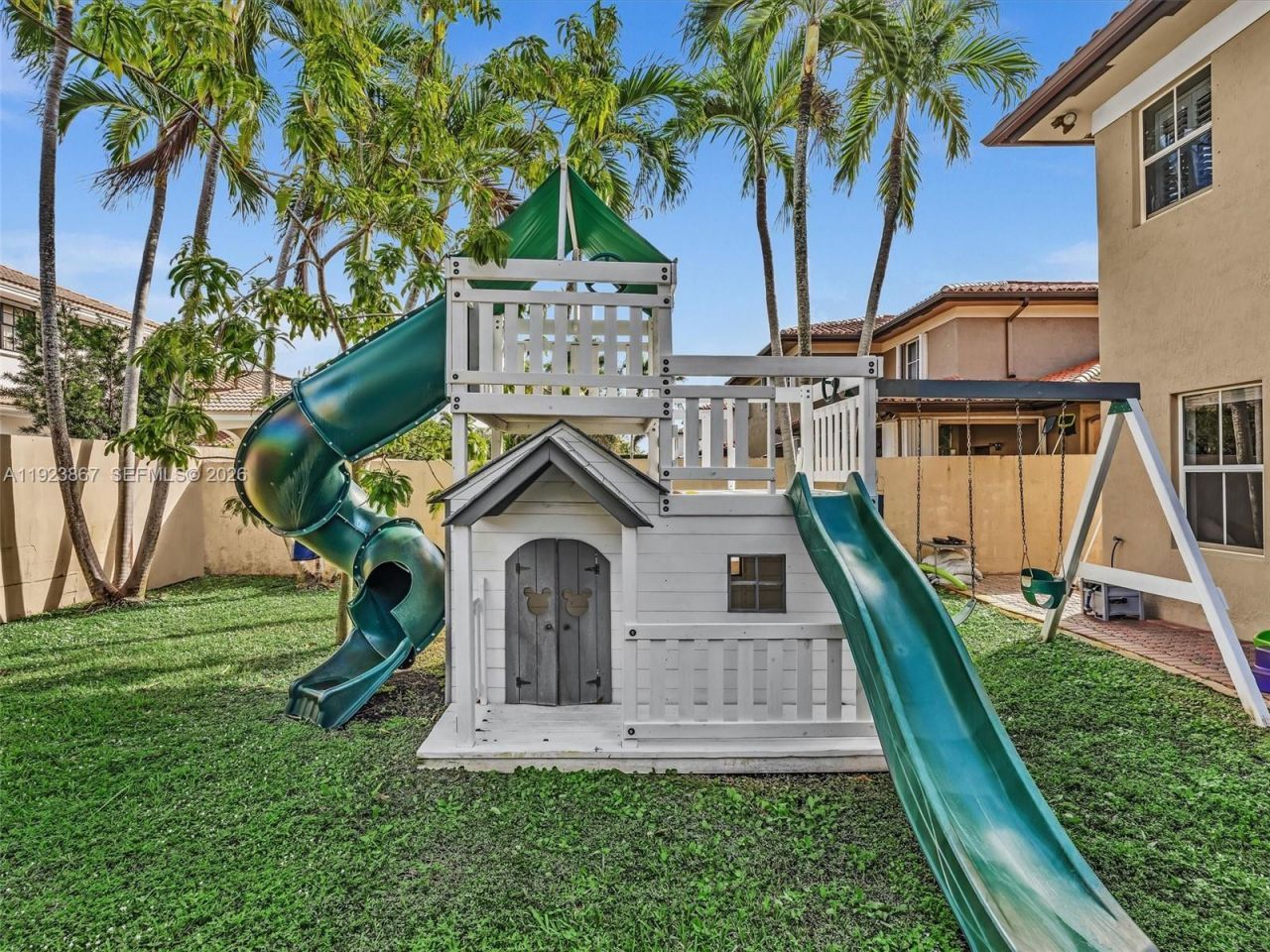 8123 NW 161st Ter, Miami Lakes, FL 33016 Photo