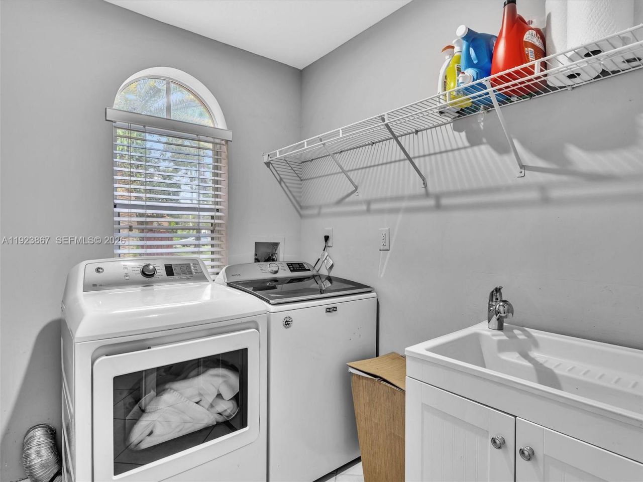 8123 NW 161st Ter, Miami Lakes, FL 33016 Photo