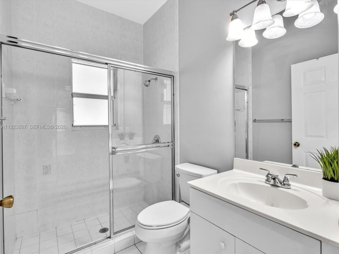 8123 NW 161st Ter, Miami Lakes, FL 33016 Photo