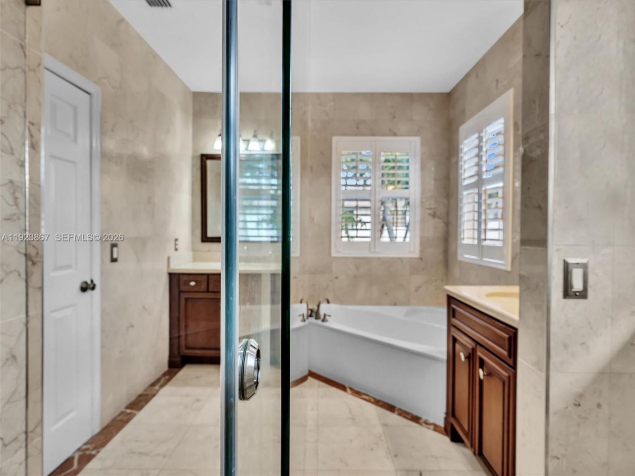 8123 NW 161st Ter, Miami Lakes, FL 33016 Photo