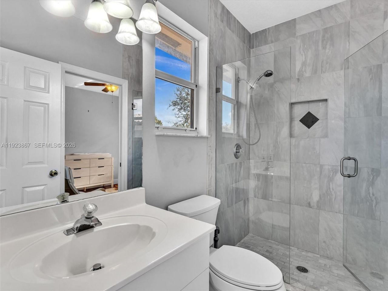 8123 NW 161st Ter, Miami Lakes, FL 33016 Photo