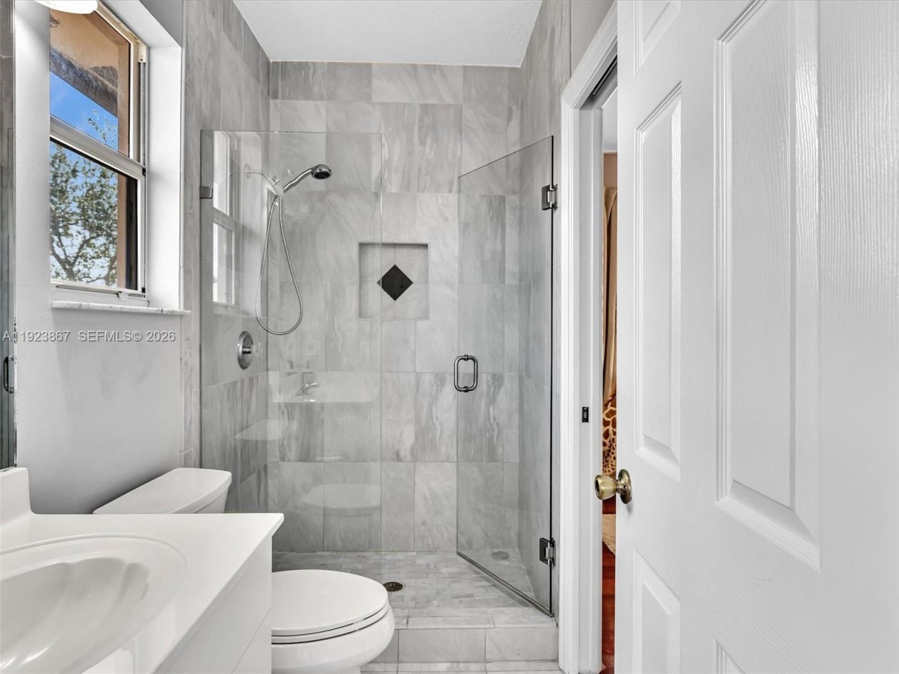 8123 NW 161st Ter, Miami Lakes, FL 33016 Photo