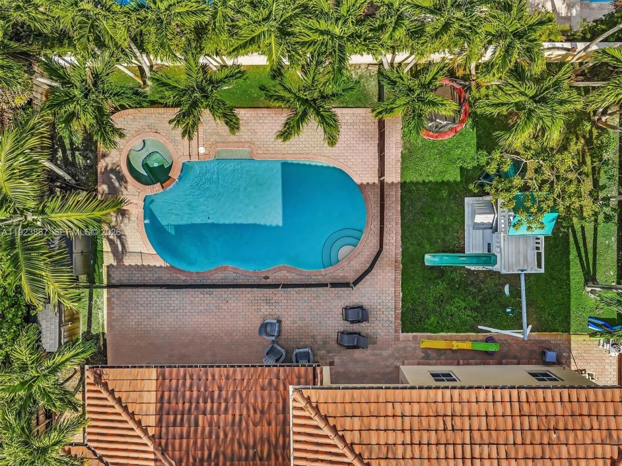 8123 NW 161st Ter, Miami Lakes, FL 33016 Photo