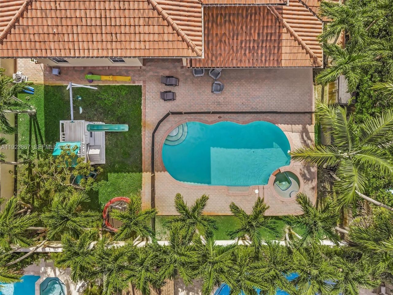 8123 NW 161st Ter, Miami Lakes, FL 33016 Photo