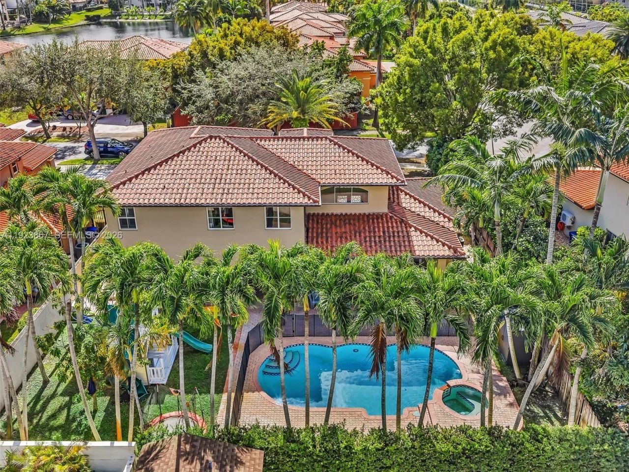 8123 NW 161st Ter, Miami Lakes, FL 33016 Photo