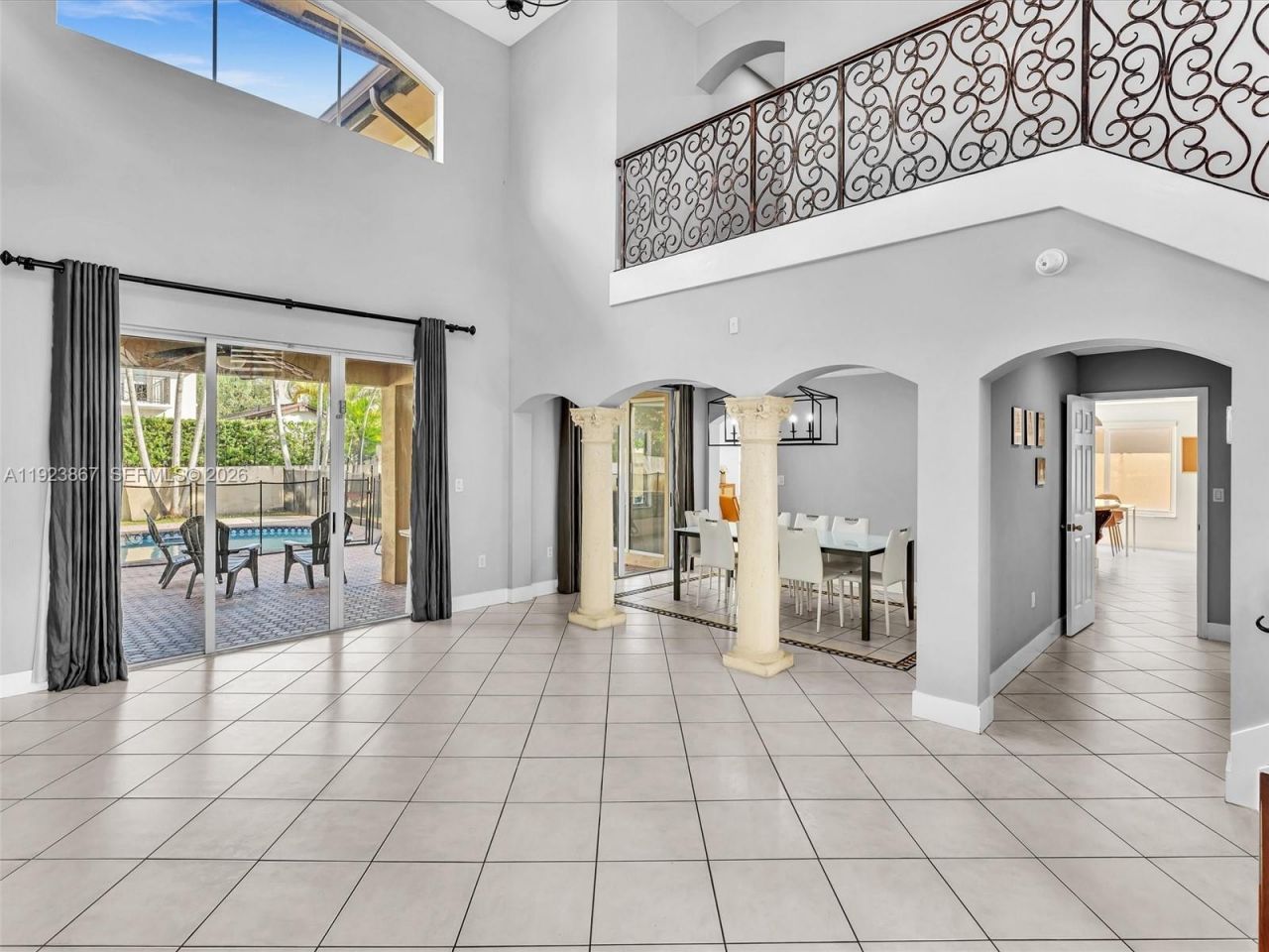 8123 NW 161st Ter, Miami Lakes, FL 33016 Photo