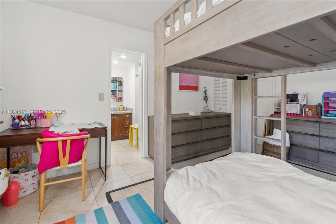 555 Crandon Blvd, Unit 21, Key Biscayne, FL 33149 Photo