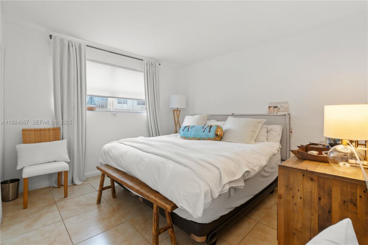 555 Crandon Blvd, Unit 21, Key Biscayne, FL 33149 Photo