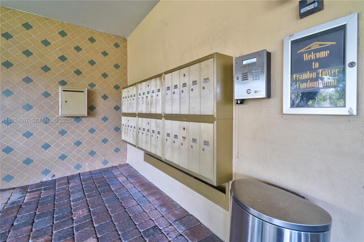 555 Crandon Blvd, Unit 21, Key Biscayne, FL 33149 Photo