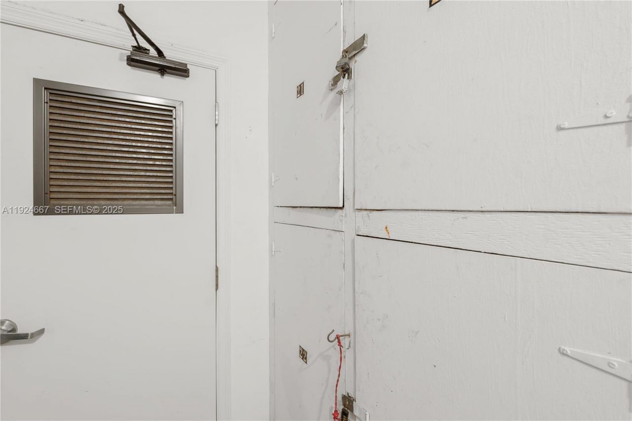 555 Crandon Blvd, Unit 21, Key Biscayne, FL 33149 Photo