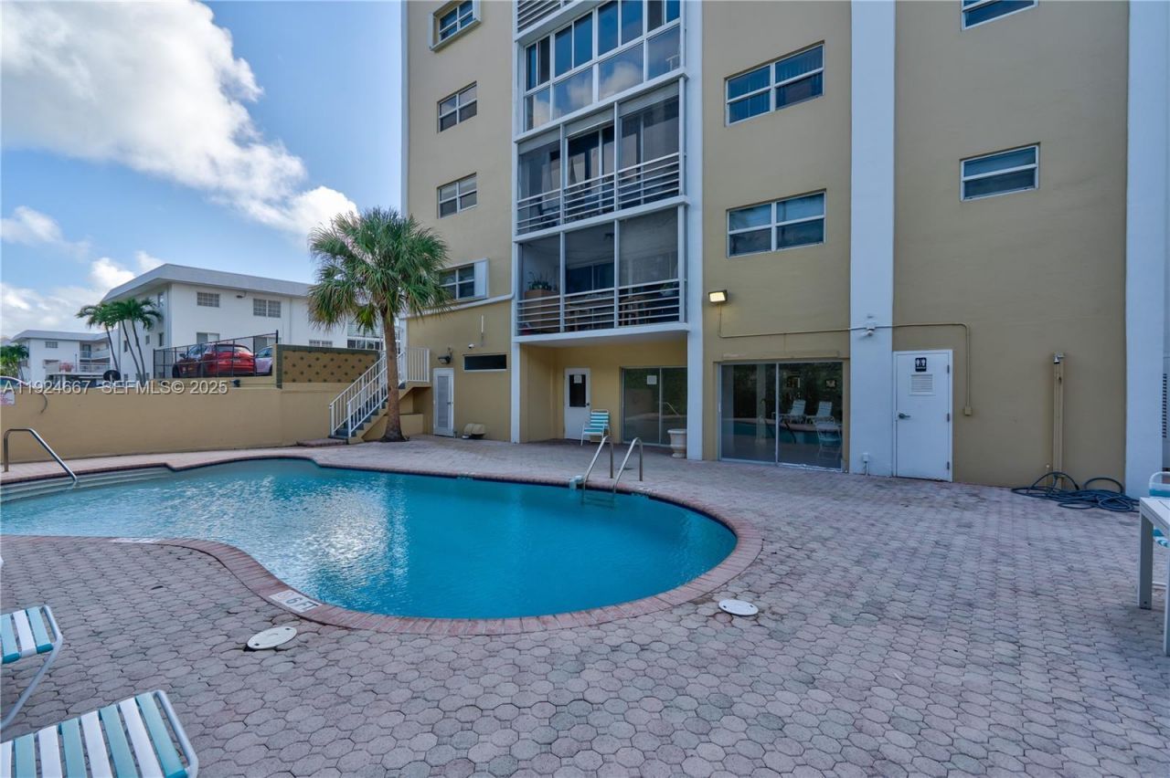 555 Crandon Blvd, Unit 21, Key Biscayne, FL 33149 Photo